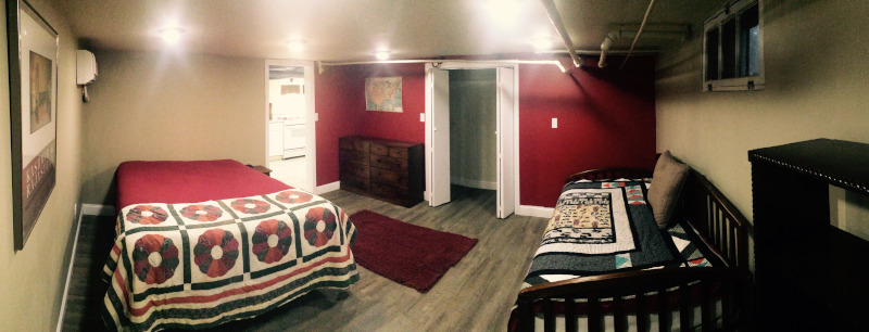 Bedroom showing closet